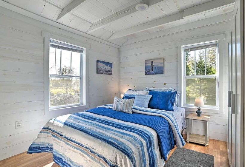 Cozy Cedarville Cottage Walk To Lake Huron!