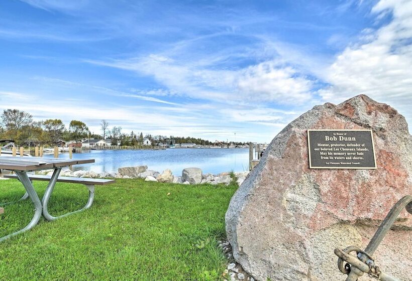 Cozy Cedarville Cottage Walk To Lake Huron!