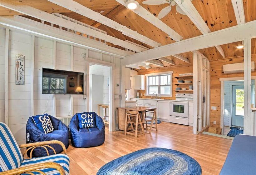 Cozy Cedarville Cottage Walk To Lake Huron!