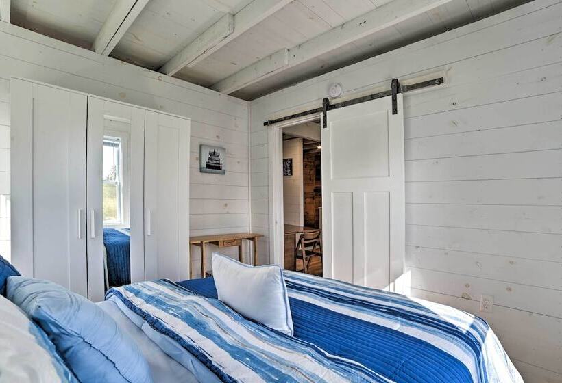 Cozy Cedarville Cottage Walk To Lake Huron!