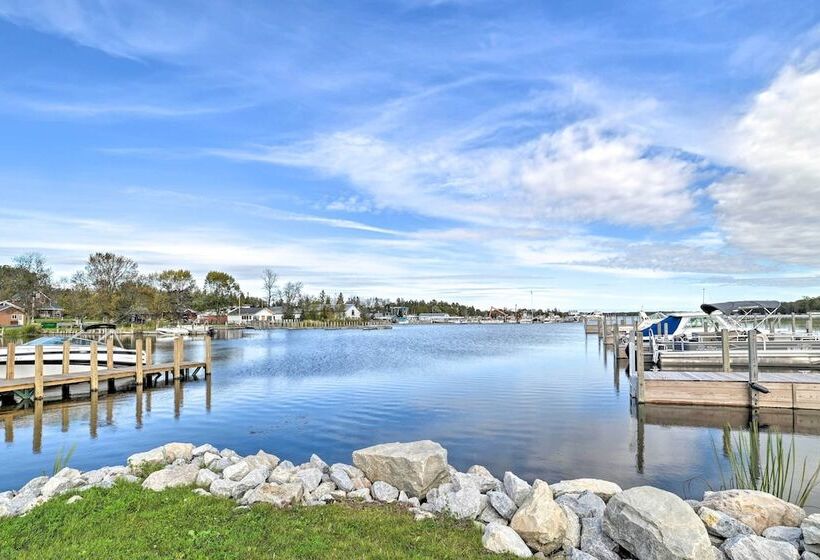 Cozy Cedarville Cottage Walk To Lake Huron!