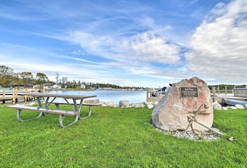 Cozy Cedarville Cottage Walk To Lake Huron!