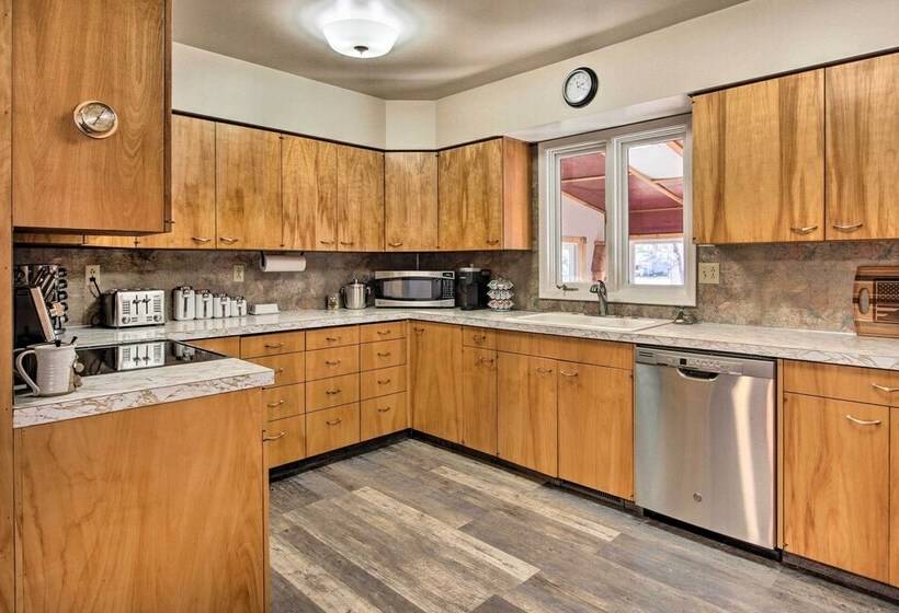 Cozy Choteau Home W/ Fire Pit, Grill, Yard!