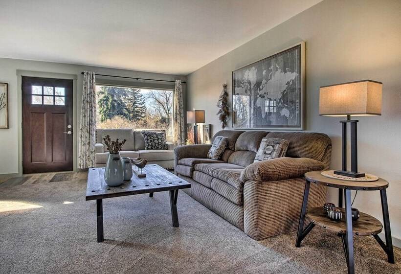 Cozy Choteau Home W/ Fire Pit, Grill, Yard!