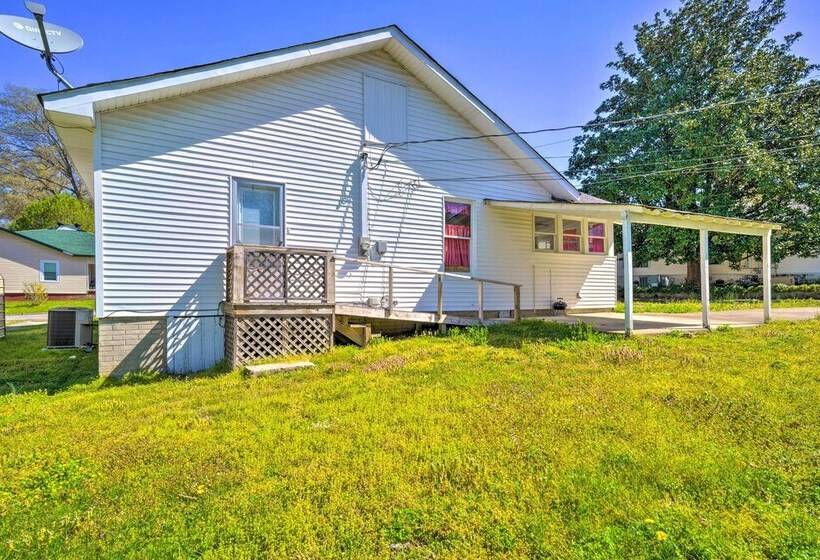 Cozy Corinth Escape ~ Half Mi To Shop & Dine!