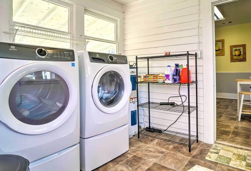 Cozy Corinth Escape ~ Half Mi To Shop & Dine!