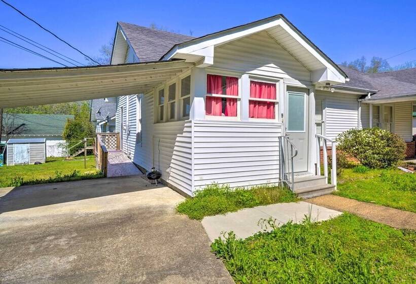 Cozy Corinth Escape ~ Half Mi To Shop & Dine!