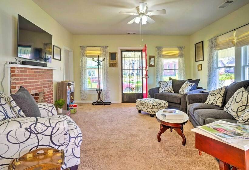 Cozy Corinth Escape ~ Half Mi To Shop & Dine!