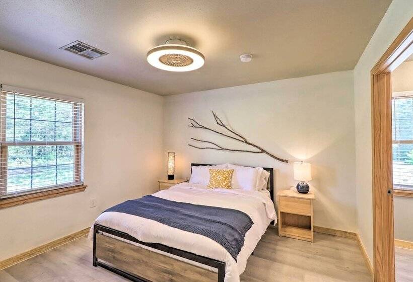 Cozy Cottage < 1 Mile From Kindred Barn!