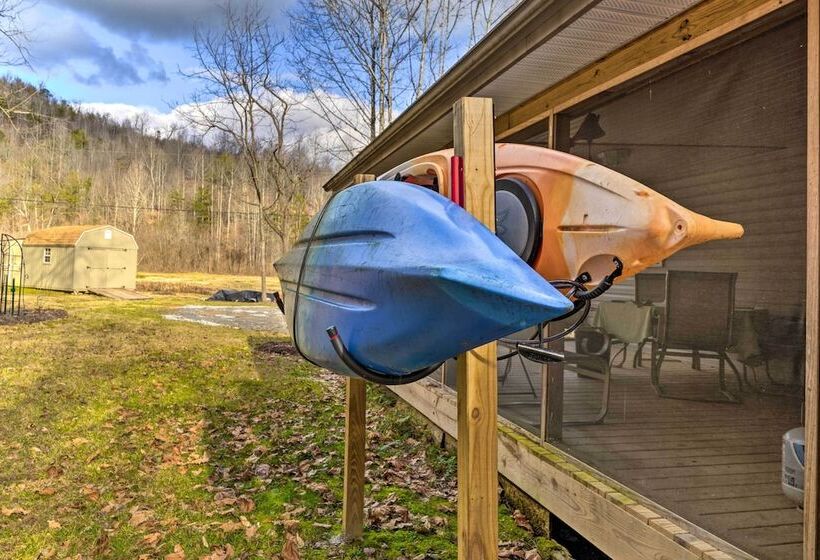 Cozy Cottage Near Broyhill Walking Park!