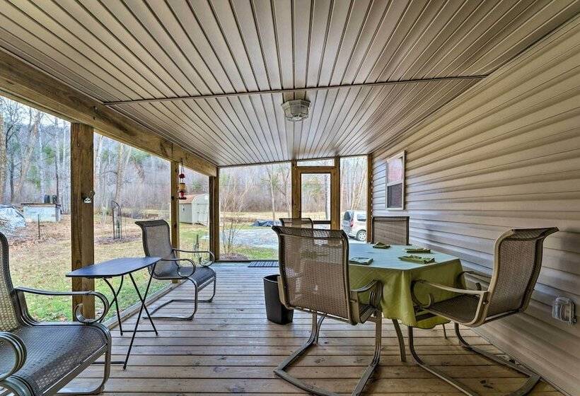 Cozy Cottage Near Broyhill Walking Park!