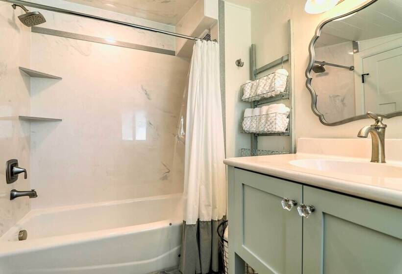 Cozy Farmhouse Style Cottage By Mighty 5 Ntl Parks