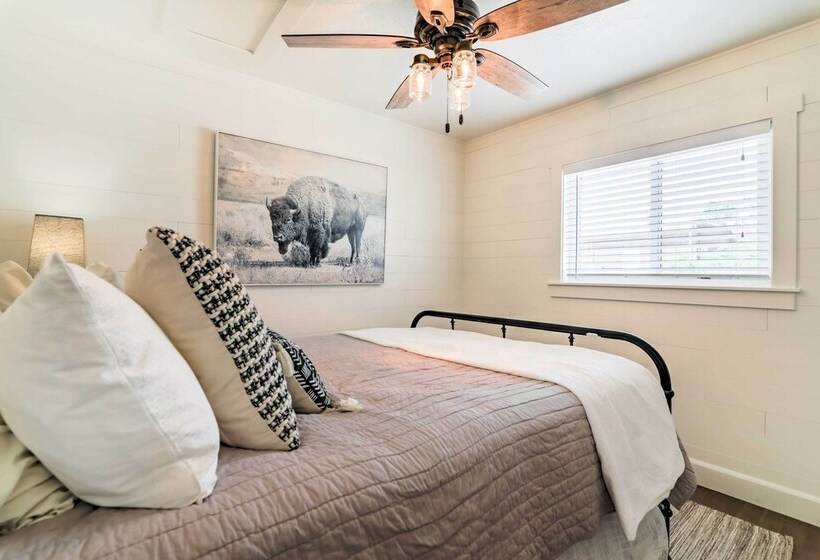 Cozy Farmhouse Style Cottage By Mighty 5 Ntl Parks