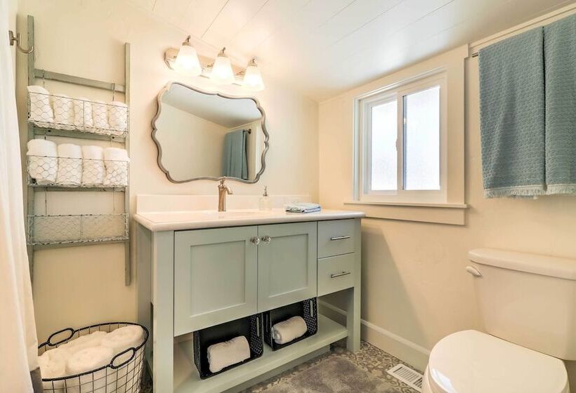 Cozy Farmhouse Style Cottage By Mighty 5 Ntl Parks