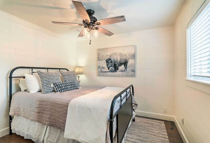 Cozy Farmhouse Style Cottage By Mighty 5 Ntl Parks