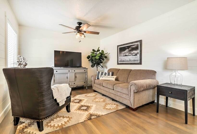 Cozy Farmhouse Style Cottage By Mighty 5 Ntl Parks