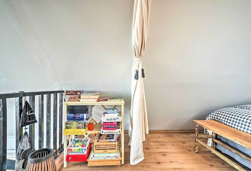 Great Cacapon Cabin W/ Mountain Views