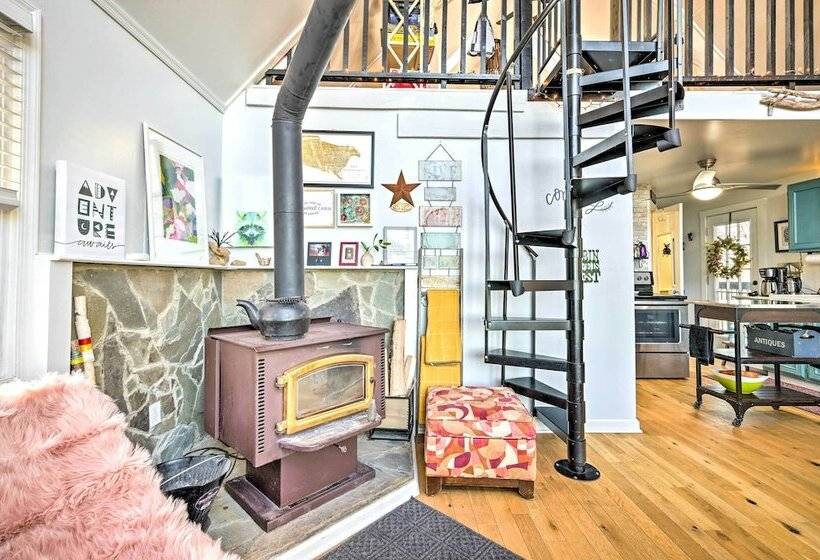 Great Cacapon Cabin W/ Mountain Views