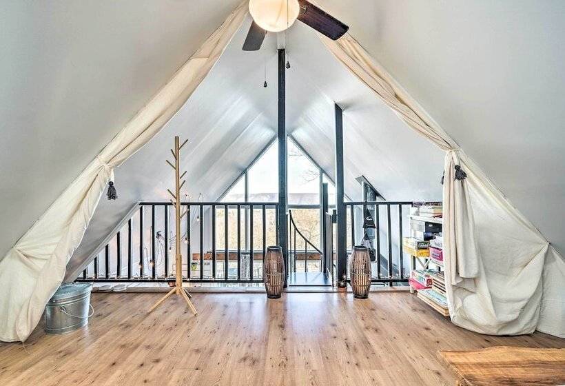 Great Cacapon Cabin W/ Mountain Views