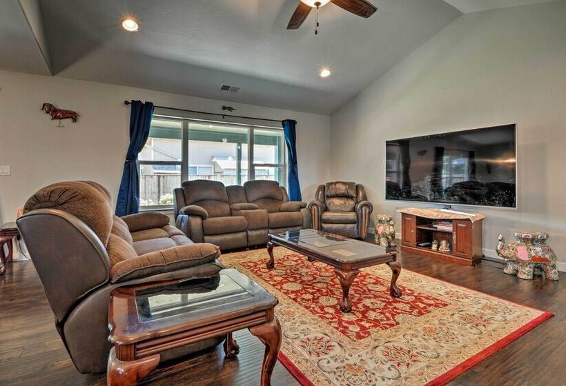 Cozy Home W/ Yard ~ 3 Mi To Downtown Medford!