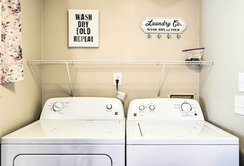 Cozy House W/ Huge Yard ~ 16 Mi To Fort Bragg