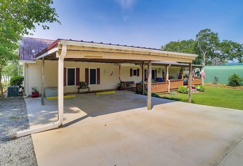 Cozy Lake Eufaula Hideaway W/ Fire Pit & Hot Tub!