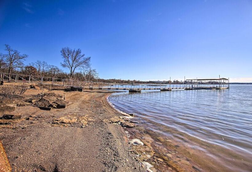 Cozy Lake Eufaula Hideaway W/ Fire Pit & Hot Tub!