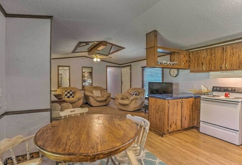 Cozy Mead Home W/ Grill & Patio: Nearby Lake!