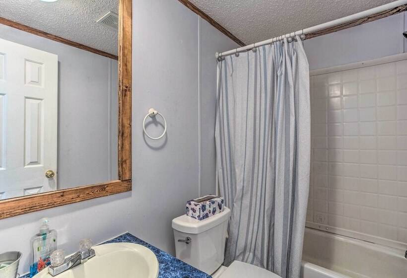 Cozy Mead Home W/ Grill & Patio: Nearby Lake!