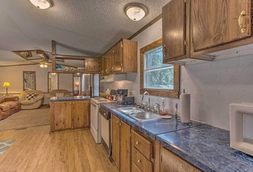 Cozy Mead Home W/ Grill & Patio: Nearby Lake!