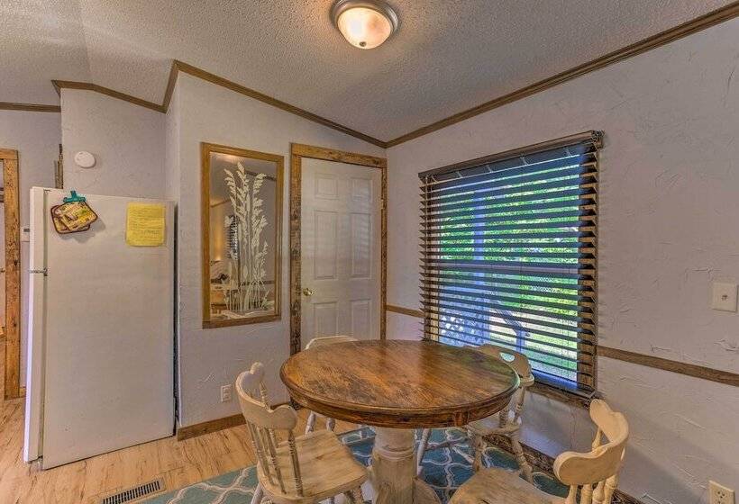 Cozy Mead Home W/ Grill & Patio: Nearby Lake!