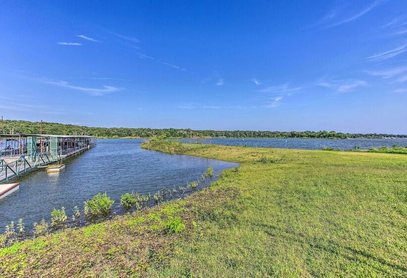 Cozy Mead Home W/ Grill & Patio: Nearby Lake!
