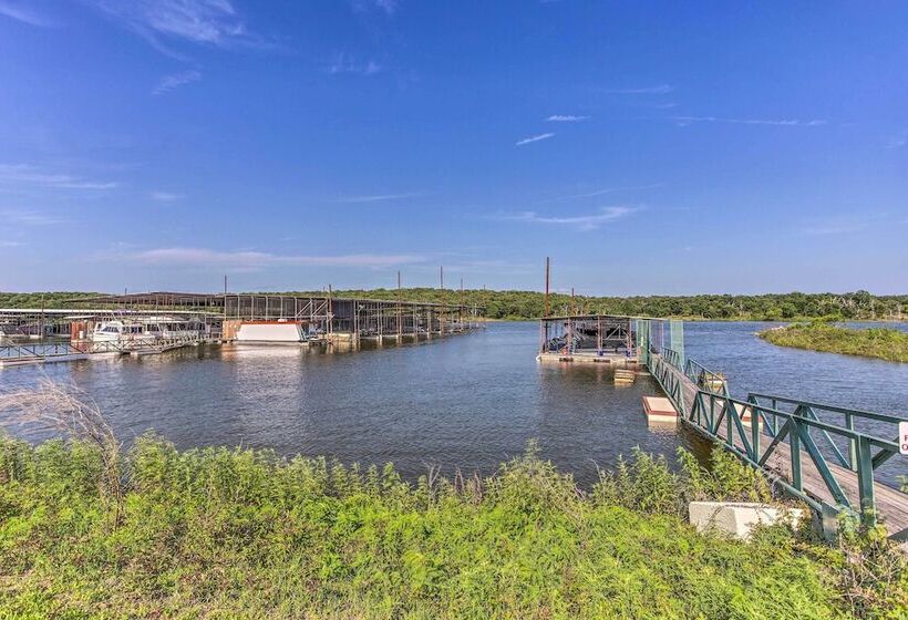 Cozy Mead Home W/ Grill & Patio: Nearby Lake!