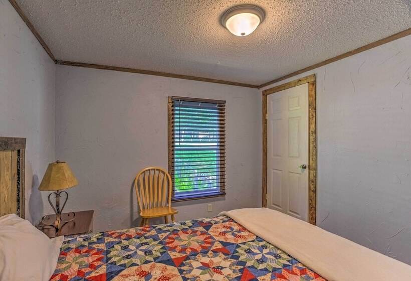 Cozy Mead Home W/ Grill & Patio: Nearby Lake!