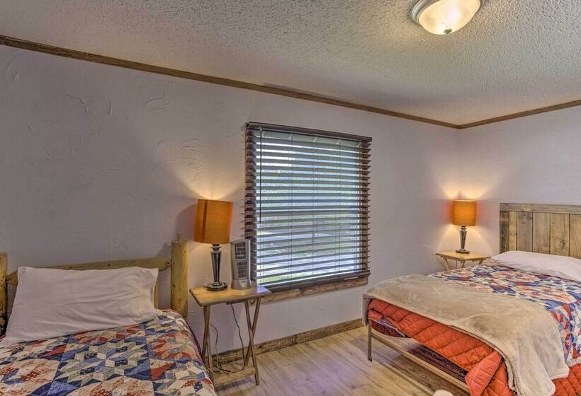 Cozy Mead Home W/ Grill & Patio: Nearby Lake!