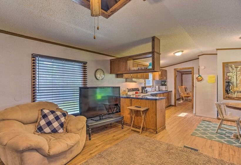 Cozy Mead Home W/ Grill & Patio: Nearby Lake!