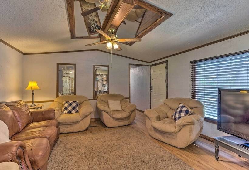 Cozy Mead Home W/ Grill & Patio: Nearby Lake!