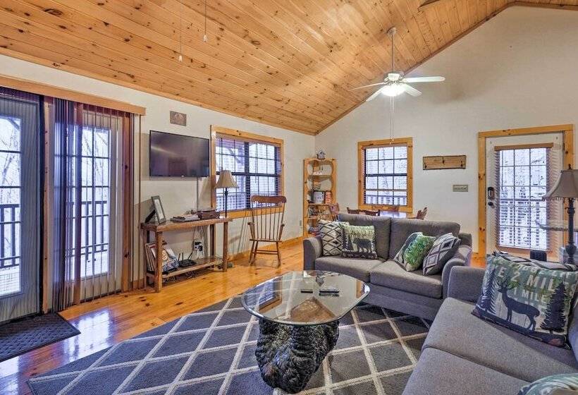 Murphy Family Cabin W/ Fire Pit & Forest Views!
