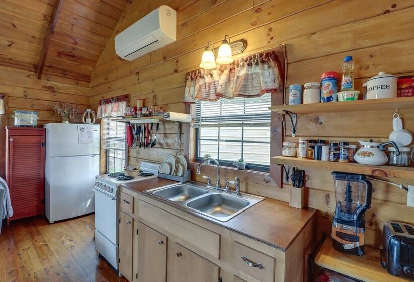 Cozy Pelsor Cabin W/ Mountain & Valley Views!