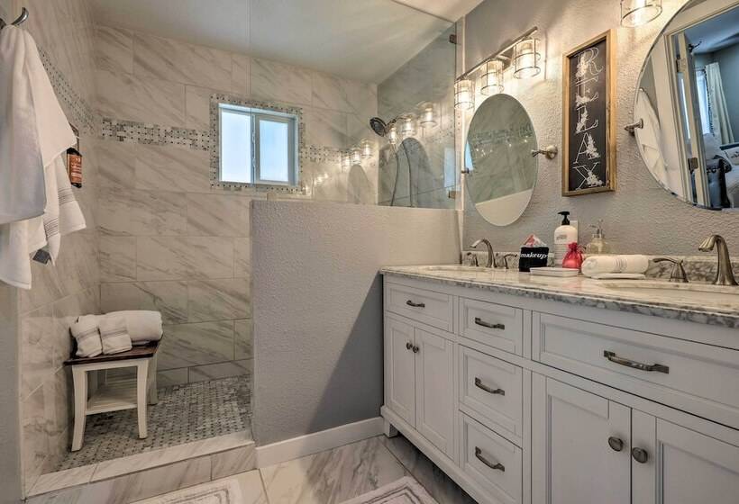 Cozy Retreat W/ Hot Tub & Fire Pit: Close To Main!