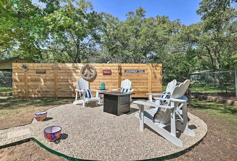 Cozy Retreat W/ Hot Tub & Fire Pit: Close To Main!