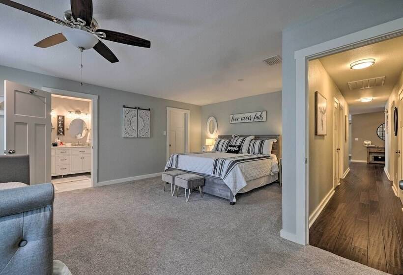 Cozy Retreat W/ Hot Tub & Fire Pit: Close To Main!