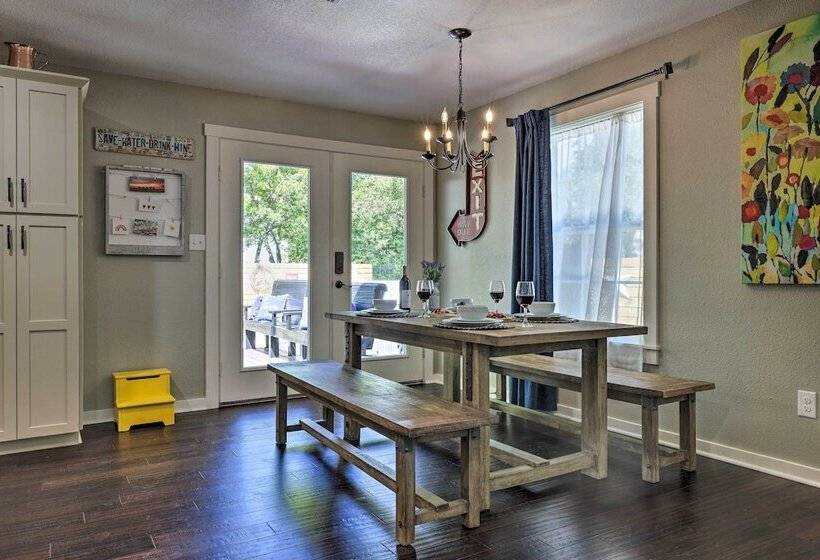 Cozy Retreat W/ Hot Tub & Fire Pit: Close To Main!