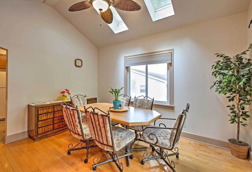 Cozy Union Pier House W/ Hot Tub, Deck & Backyard!