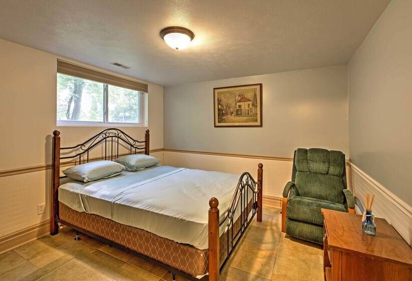 Cozy Union Pier House W/ Hot Tub, Deck & Backyard!