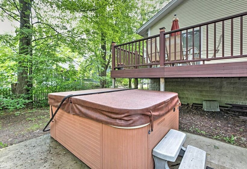 Cozy Union Pier House W/ Hot Tub, Deck & Backyard!