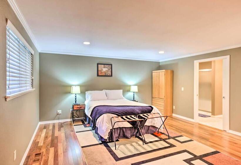 Cozy Washington Escape Near Hiking & Golfing!