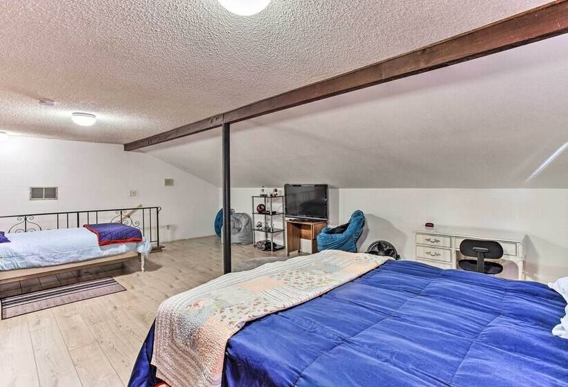 Cozy Washington Escape Near Hiking & Golfing!