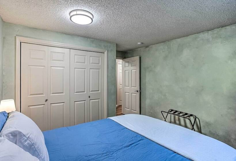 Cozy Washington Escape Near Hiking & Golfing!