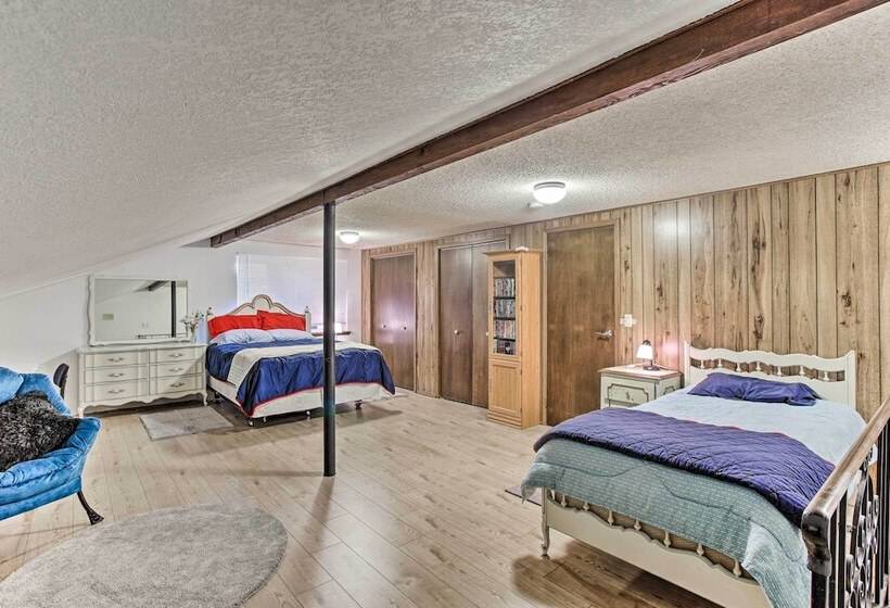 Cozy Washington Escape Near Hiking & Golfing!